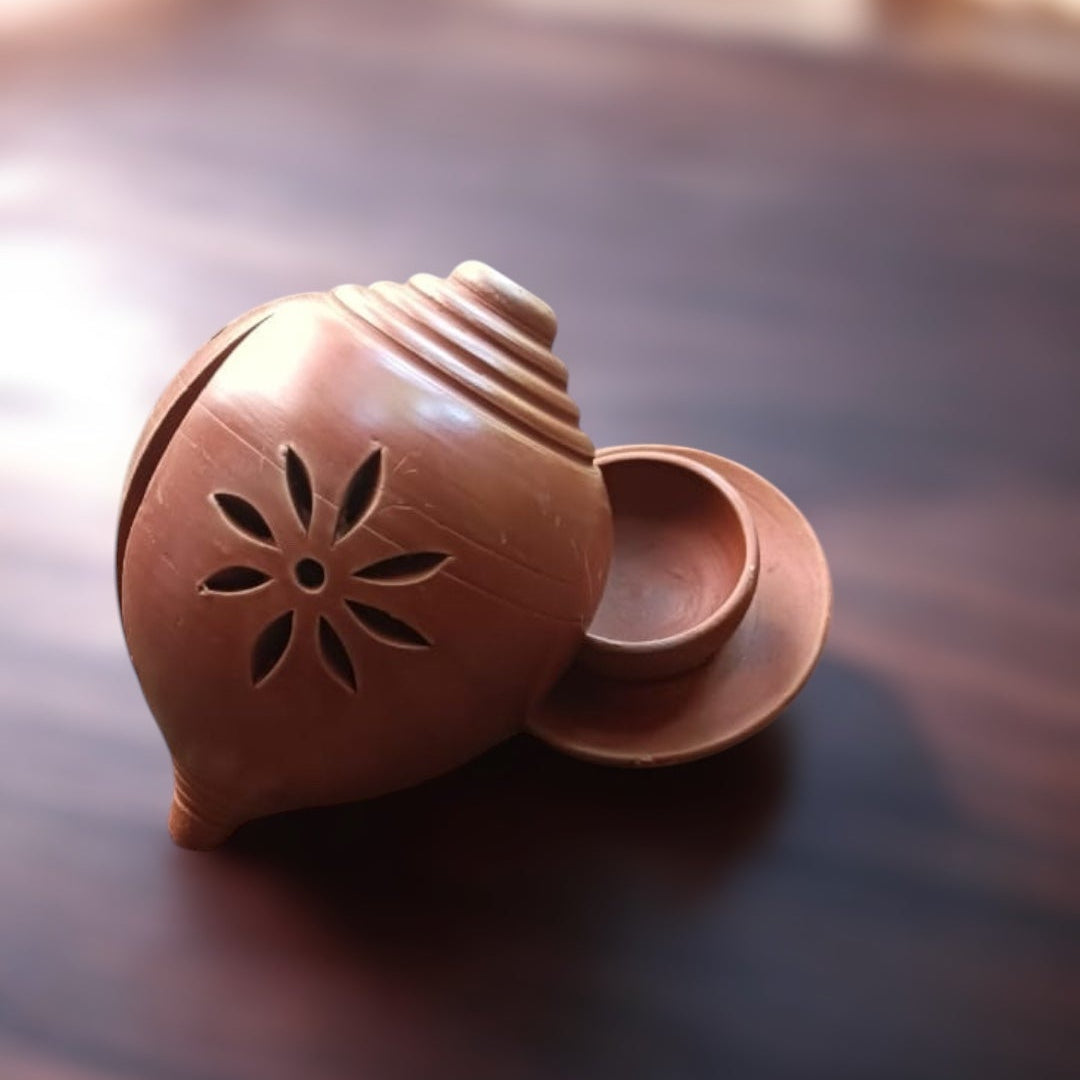 Terracotta Conch Shell Lamp