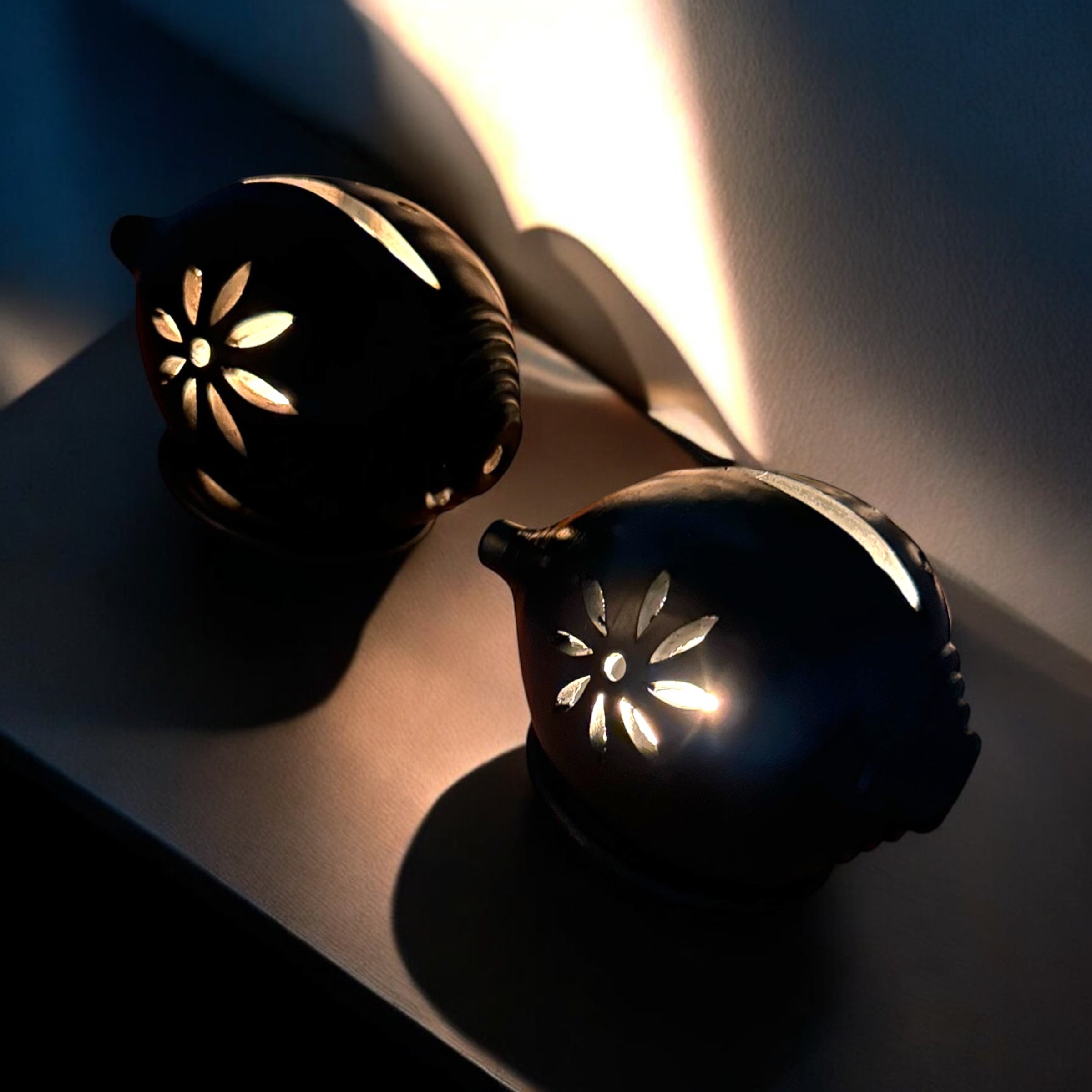 Black Pottery Conch Shell Lamp Black