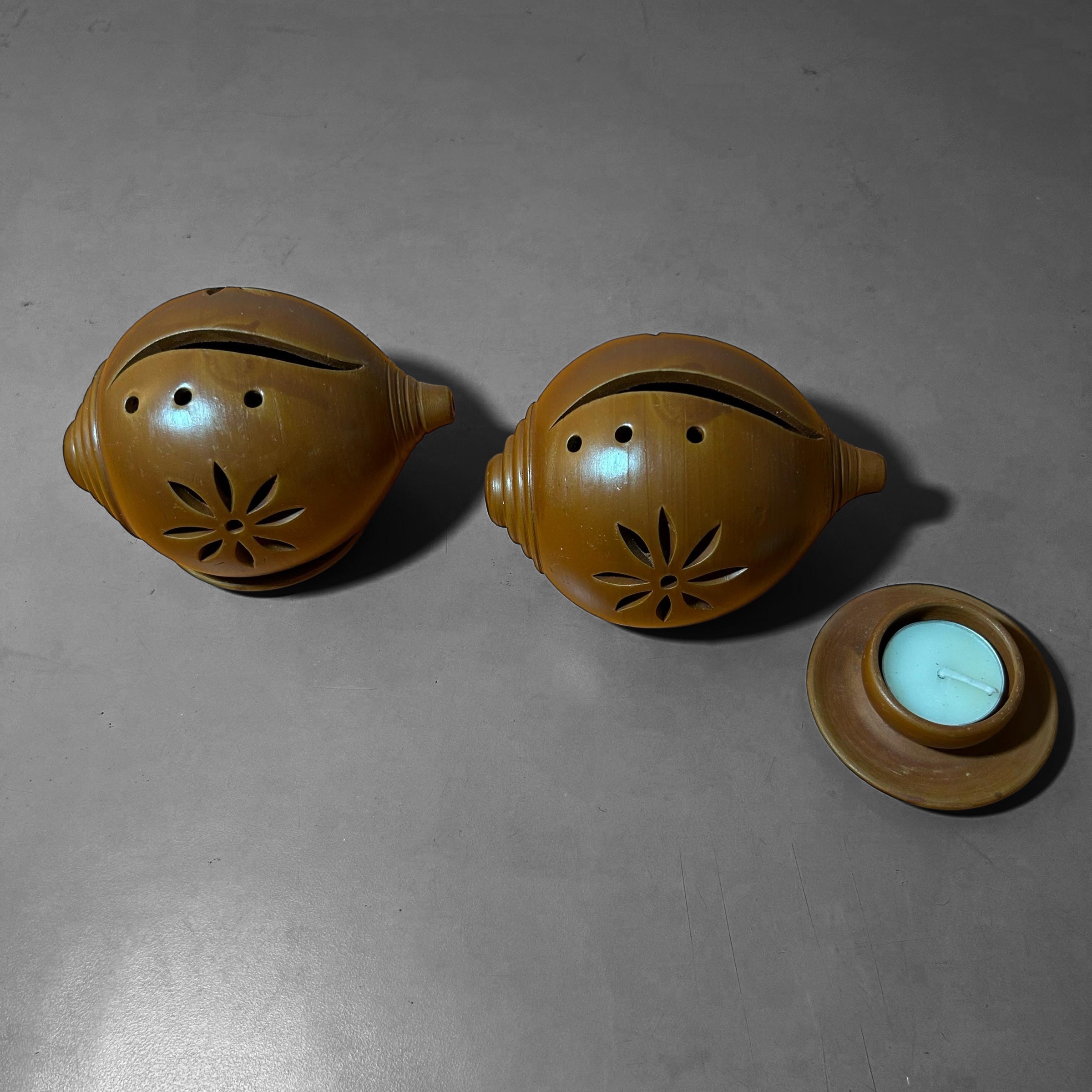 Terracotta Conch Shell Lamp